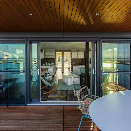 Hausboot Paradise *