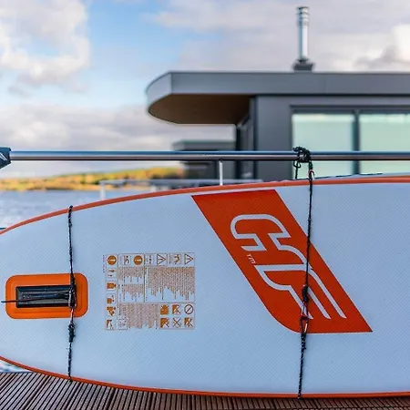 Úszó hotel Hausboot Paradise *