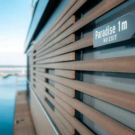 Hausboot Paradise *