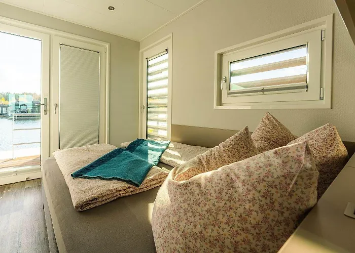 Botel Hausboot Paradise