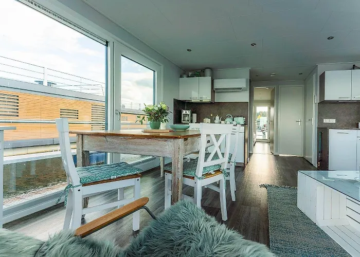 Botel Hausboot Paradise *